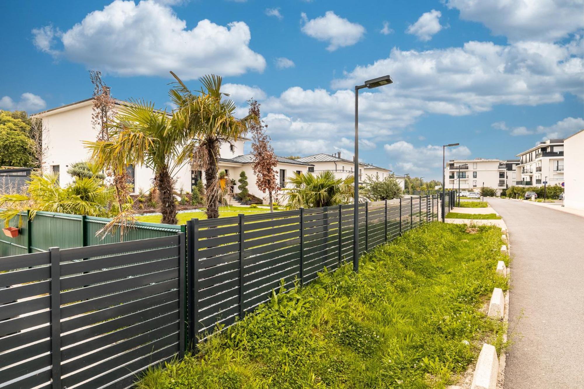 King Size Bed - Free Private Parking - Garden & Terrace - 14Min From Disneyland Ferrières-en-Brie Eksteriør billede